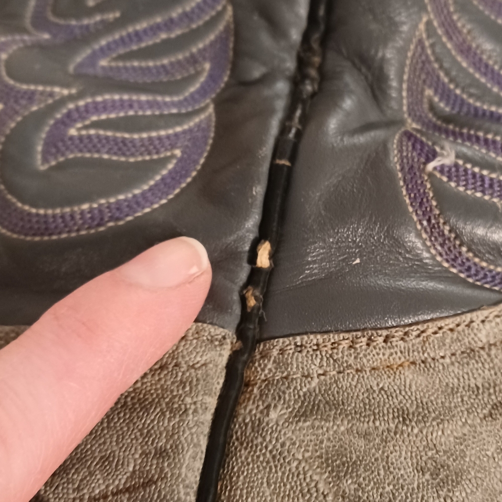 Mens great specialty leather cowboy boots. Size 8D. - Picture 6 of 7